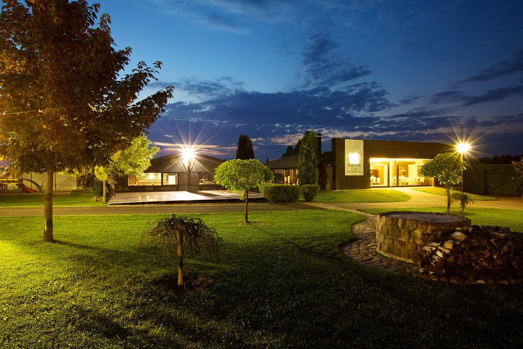 Hotel Master Horse Club - Svojetice Exterior foto
